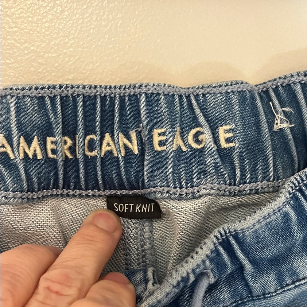 American Eagle Outfitters Sky Blue Cropped Jeans size 2 - Picture 2 of 8